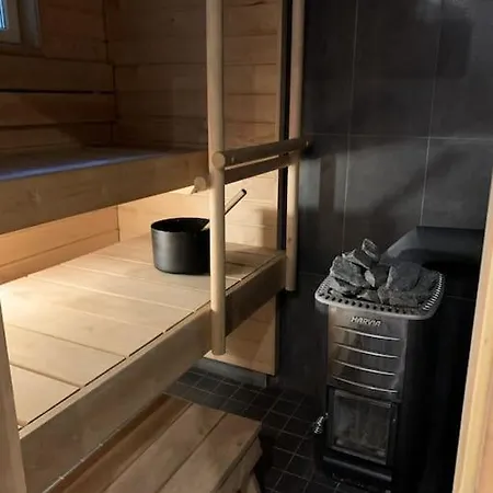 Villa Tahkon Riihiranta - 4 Bedroom By The - Tasokas Tilava Rantamoekki