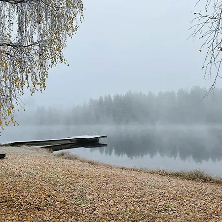 Villa Tahkon Riihiranta - 4 Bedroom By The - Tasokas Tilava Rantamoekki *